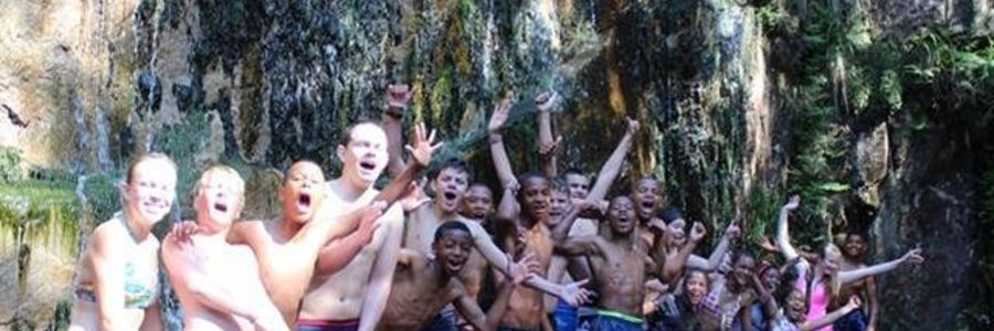  Die Gr 7â€™s se â€œdoopâ€ onder â€˜n yskoue waterval